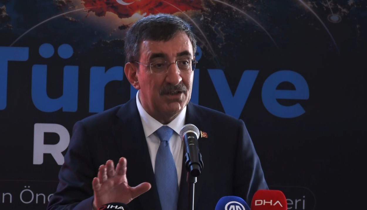 CUMHURBAŞKANI YARDIMCISI YILMAZ: "GEÇEN YIL İTİBARİYLE, NOMİNAL DOLAR BAZINDA DÜNYANIN 16. BÜYÜK EKONOMİSİYİZ" "ÇOK GÜÇLÜ BİR SAVUNMA SANAYİ OLUŞTURMUŞ DURUMDAYIZ"