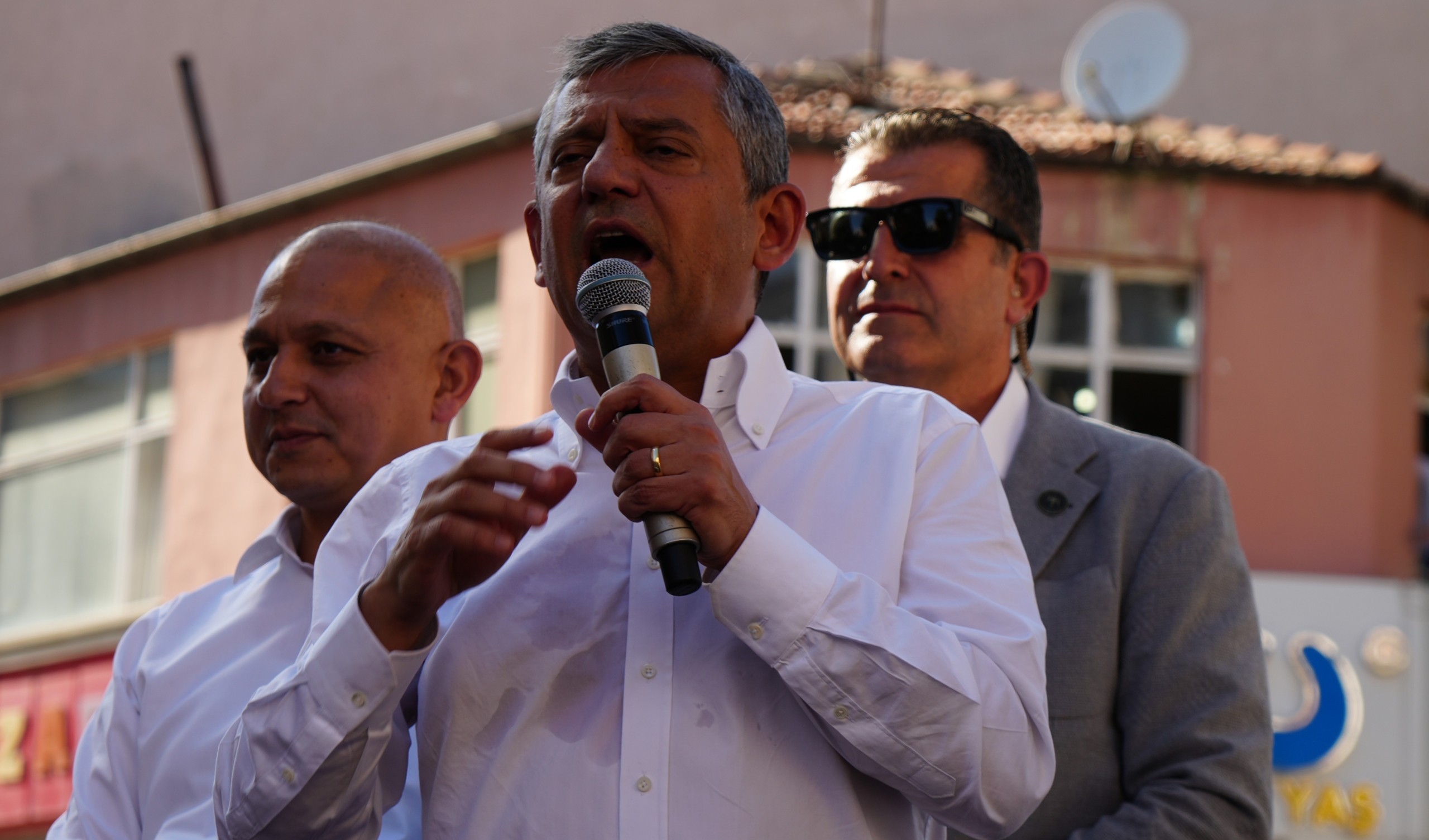 ÖZGÜR ÖZEL'DEN YENİ PARTİ SİNYALİ: "YA PARTİMİZİ GERİ ALACAĞIZ YA YENİ BİR YOL AÇACAĞIZ"