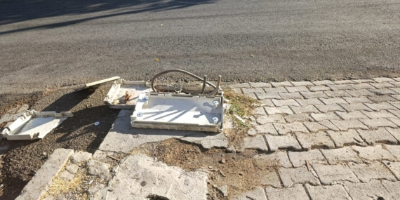 Adıyaman'da Pide Fırını Önündeki Elektrik Kabloları Tehlike Saçıyor