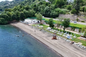 AKTAŞ PLAJI YAPILAN DÜZENLEMELERLE YAZIN GÖZDE PLAJLARI ARASINA GİRDİ