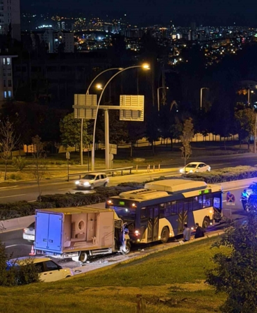 Ankara'da EGO otobüsüne kamyonet çarptı
