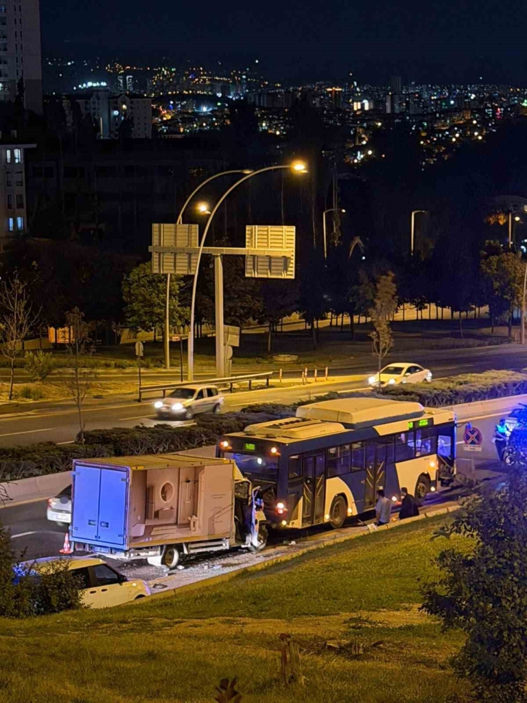 Ankara'da EGO otobüsüne kamyonet çarptı