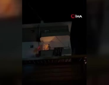 Ankara'da bir kişi evini ateşe verdi