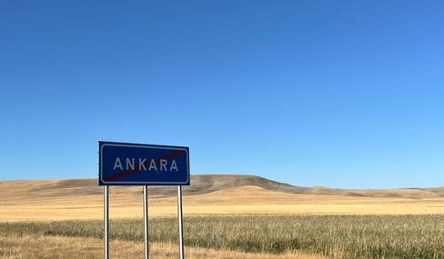 Ankara'da yol kenarında bir kadın ölü bulundu