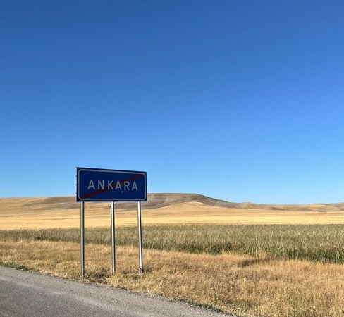 Ankara'da yol kenarında bir kadın ölü bulundu