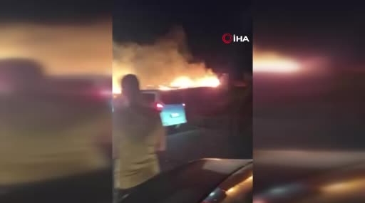 Antalya'da çıkan yangın sera ve mezarlığa sıçradı