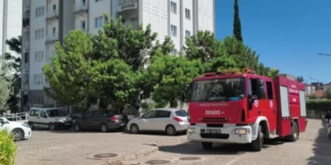 Antalya'da eski sevgilisinin kapısını ateşe veren şahıs aranıyor