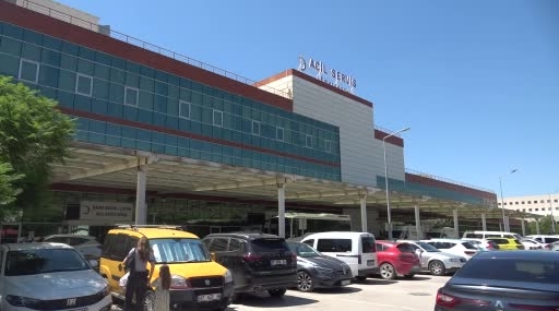 Antalya'da hastane önünde evsiz adamın cansız bedeni bulundu