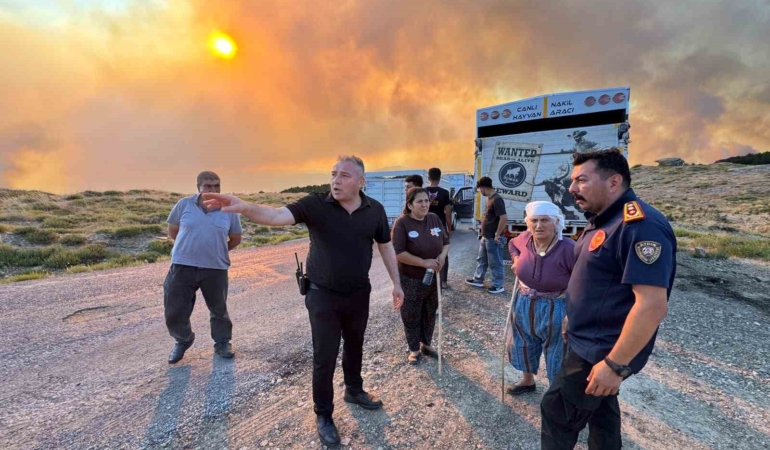 Aydın Büyükşehir, Çine'de yangında mahsur kalan kadına yardım etti