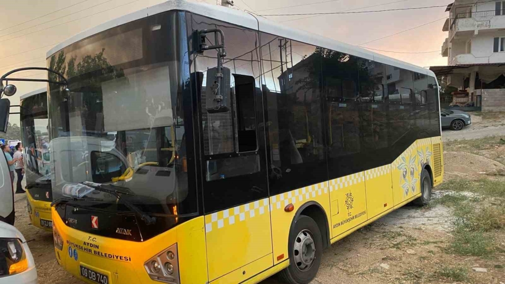 Aydın'da orman yangını nedeniyle halk otobüsleri hazır bekletiliyor