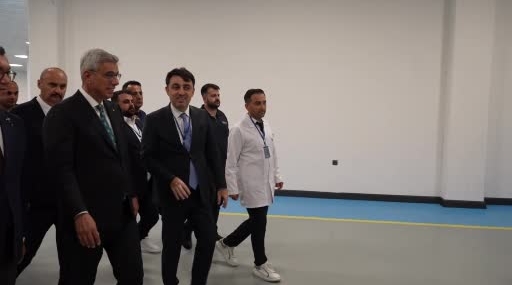 Bakan Memişoğlu, Batman'da yerli mekanik ventilatör tesisini ziyaret etti