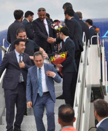 Bakü-Kars direkt uçak seferleri başladı