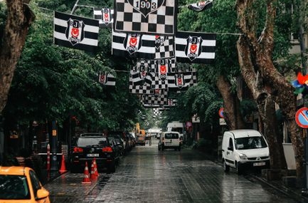 Beşiktaş, Midtjylland'ı 2-0 yenerek bir üst tura yükseldi