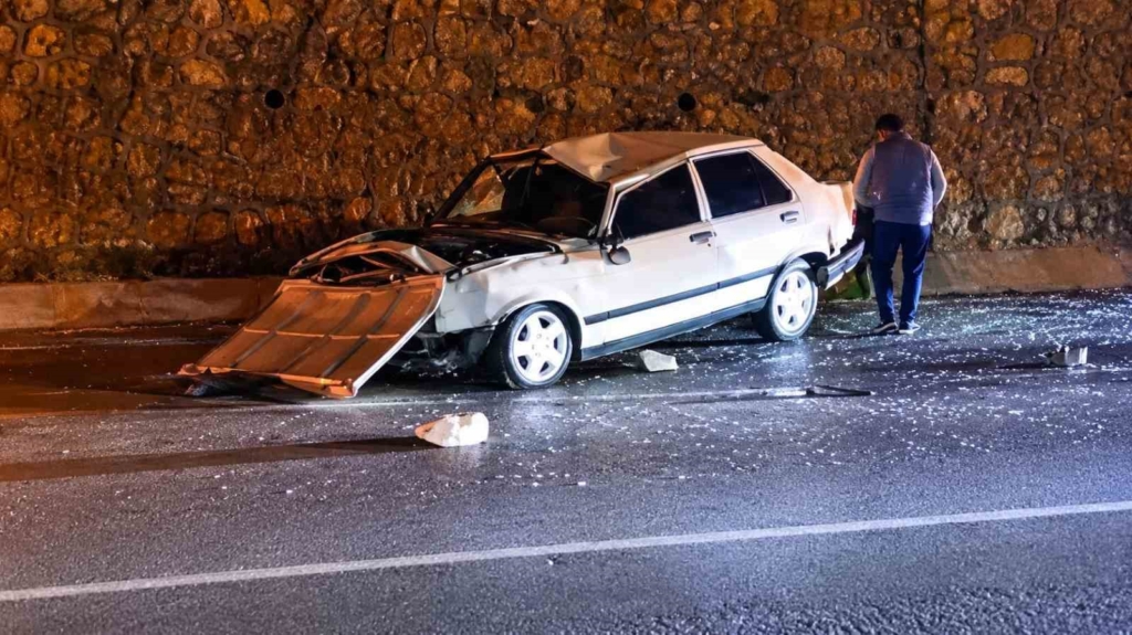 Bitlis'te trafik kazası: 2 kişi yaralandı