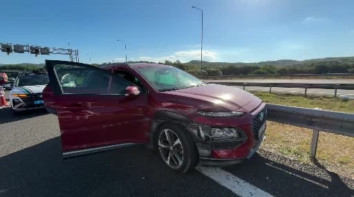 Bolu Dağı Tüneli'nde otomobil bariyerlere çarptı, 2 yaralı