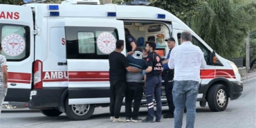 Burdur'da hafif ticari araç ile motosiklet çarpıştı, 2 yaralı