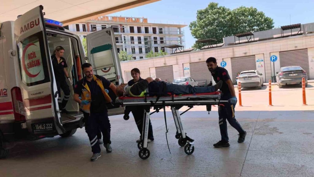 Bursa'da otomobil ile triportör çarpıştı, bir yaralı