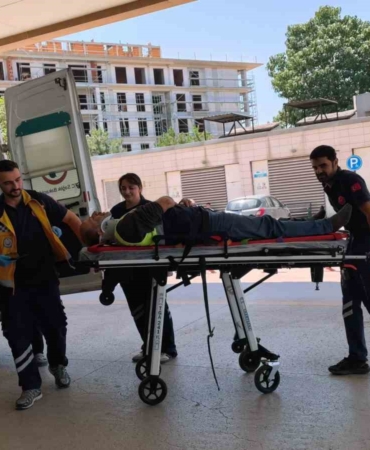 Bursa'da otomobil ile triportör çarpıştı, bir yaralı
