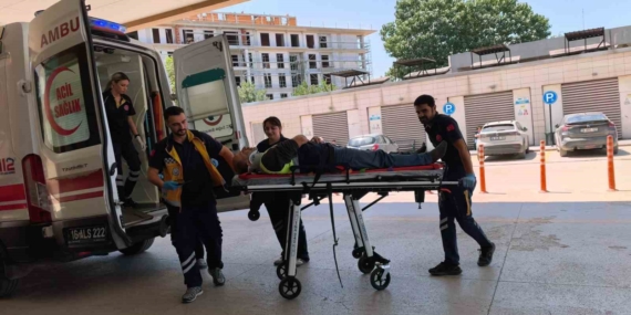 Bursa'da otomobil ile triportör çarpıştı, bir yaralı