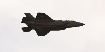 California'da F-35 savaş uçağı düştü, alev aldı