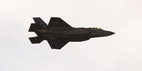 California'da F-35 savaş uçağı düştü, alev aldı