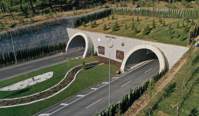 Çanakkale Biga'daki yangına Vali Toraman'dan yerinde inceleme
