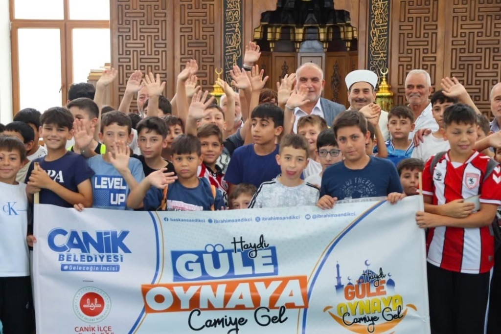 CANİK'TE ÇOCUKLAR CAMİLERE AKIN EDİYOR