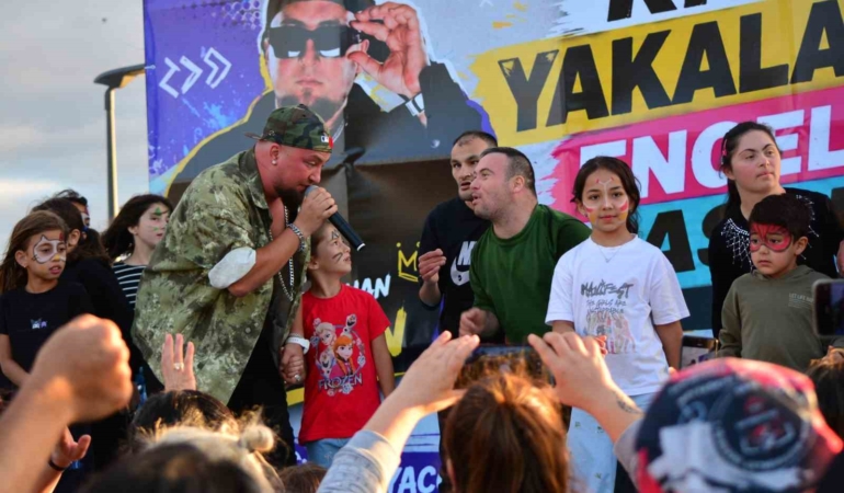 Çorum'da özel bireyler rap konserinde eğlendi