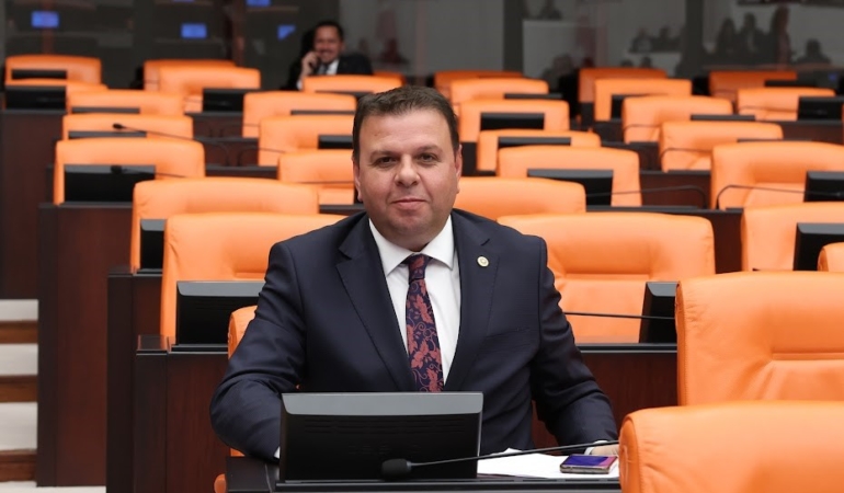 Edirne Milletvekili Ediz Ün, CHP'ye yeniden katılacağını duyurdu
