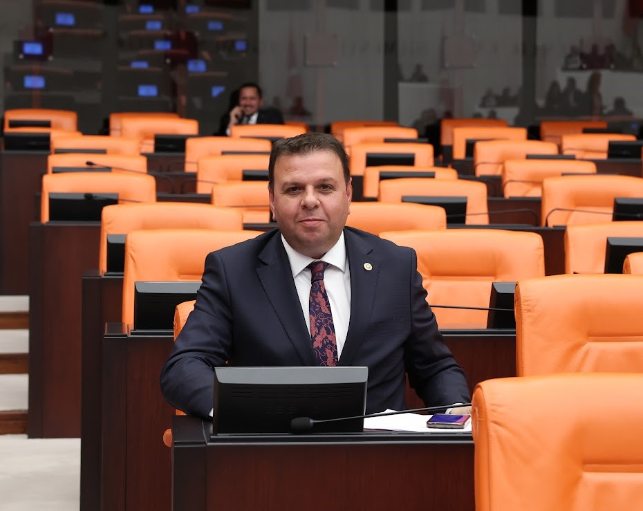 Edirne Milletvekili Ediz Ün, CHP'ye yeniden katılacağını duyurdu
