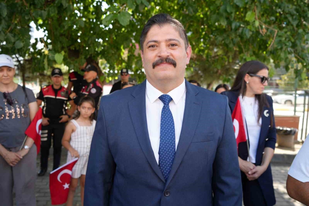 EDİRNE'DE TÜRKİYE ŞAMPİYONU MİNİK SPORCULARA COŞKULU KARŞILAMA EDİRNELİ TÜRKİYE ŞAMPİYONU GÜREŞÇİLER DAVUL-ZURNA EŞLİĞİNDE KARŞILANDI