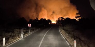 EKİLİ ARAZİDE ÇIKAN YANGIN ORMANA SIÇRAMADAN SÖNDÜRÜLDÜ