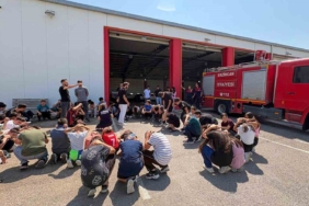 Erzincan'da öğrenciler itfaiyeciliği yerinde öğreniyor