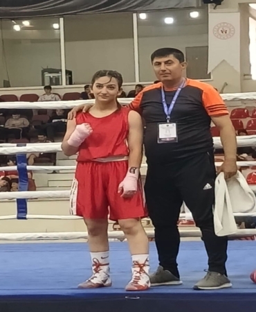 ERZİNCANLI BOKSÖRDEN TÜRKİYE ÜÇÜNCÜLÜĞÜ