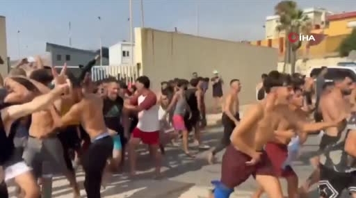 Fas'tan İspanya'nın Sebte Kentine Düzensiz Göçmen Akını