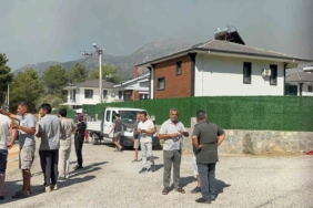 Fethiye Üzümlü'deki yangına havadan ve karadan müdahale sürüyor