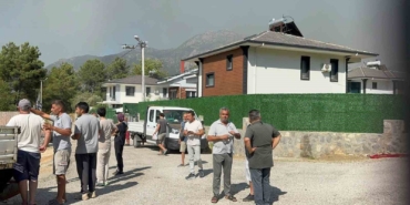 Fethiye Üzümlü'deki yangına havadan ve karadan müdahale sürüyor