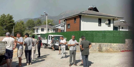 Fethiye Üzümlü'deki yangına havadan ve karadan müdahale sürüyor