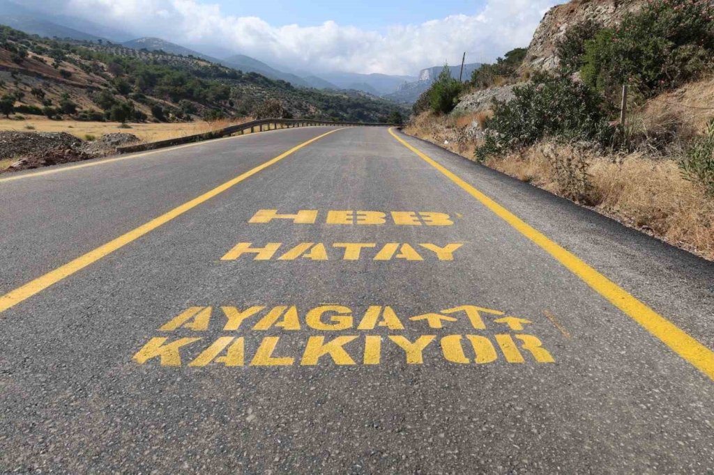 Hatay'da 2 bin 704 km yol yenilendi, 85 noktada asfalt çalışması başlayacak
