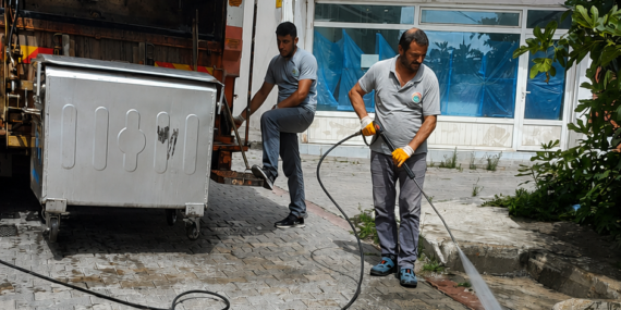 İlkadım Belediyesi'nden konteyner temizliği çalışmaları