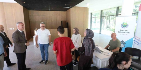 İnegöl Belediyesi, üniversite tercih döneminde öğrencilere destek sağlıyor