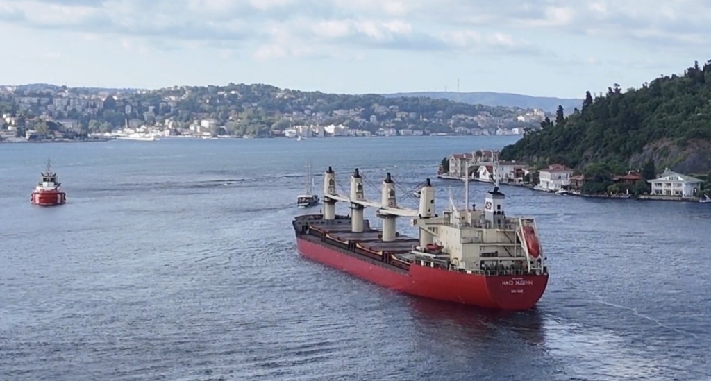 İstanbul Boğazı'nda makine arızası nedeniyle gemi trafiği durdu