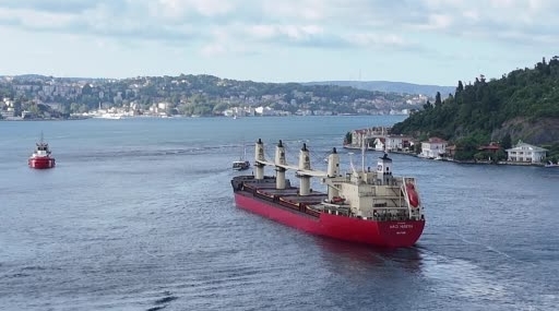 İstanbul Boğazı'nda makine arızası nedeniyle gemi trafiği durdu