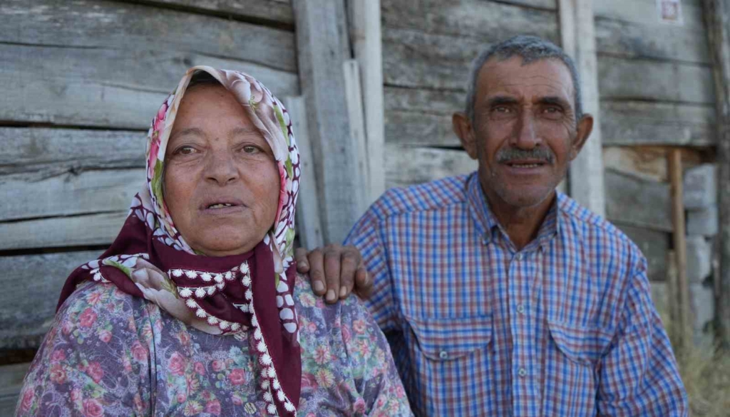 Kırıkkale'de yangın: Evi yanan kadın eşini teselli etti