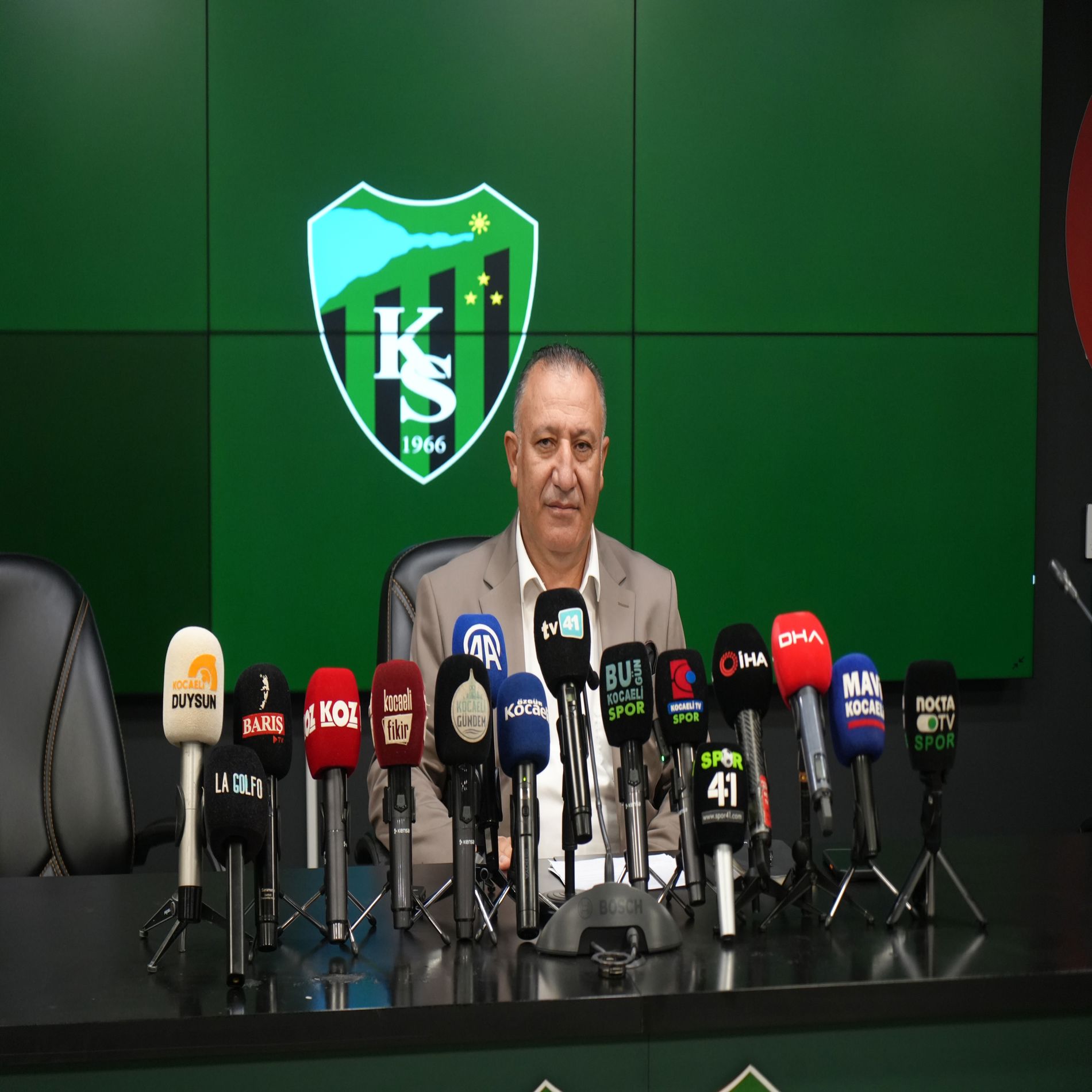 KOCAELİSPOR'DA KEİTA, NONGE VE CHURLİNOV İÇİN AYRILIK HAZIRLIĞI KOCAELİSPOR BASIN SÖZCÜSÜ HAŞMET UÇAR: "GİDENLERİN YERİNE DAHA ÜST SEGMENT OYUNCULAR GELECEK"