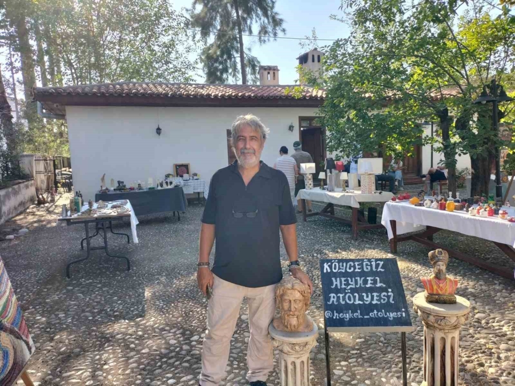 Köyceğiz'de Tuncer Mankır'ın heykel sergisi açıldı