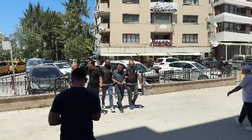 Kuşadası'nda bıçaklı kavga: Bir kişi hayatını kaybetti