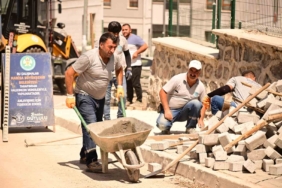 Manisa Akgedik'te yol yenileme çalışmaları devam ediyor