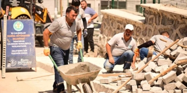Manisa Akgedik'te yol yenileme çalışmaları devam ediyor