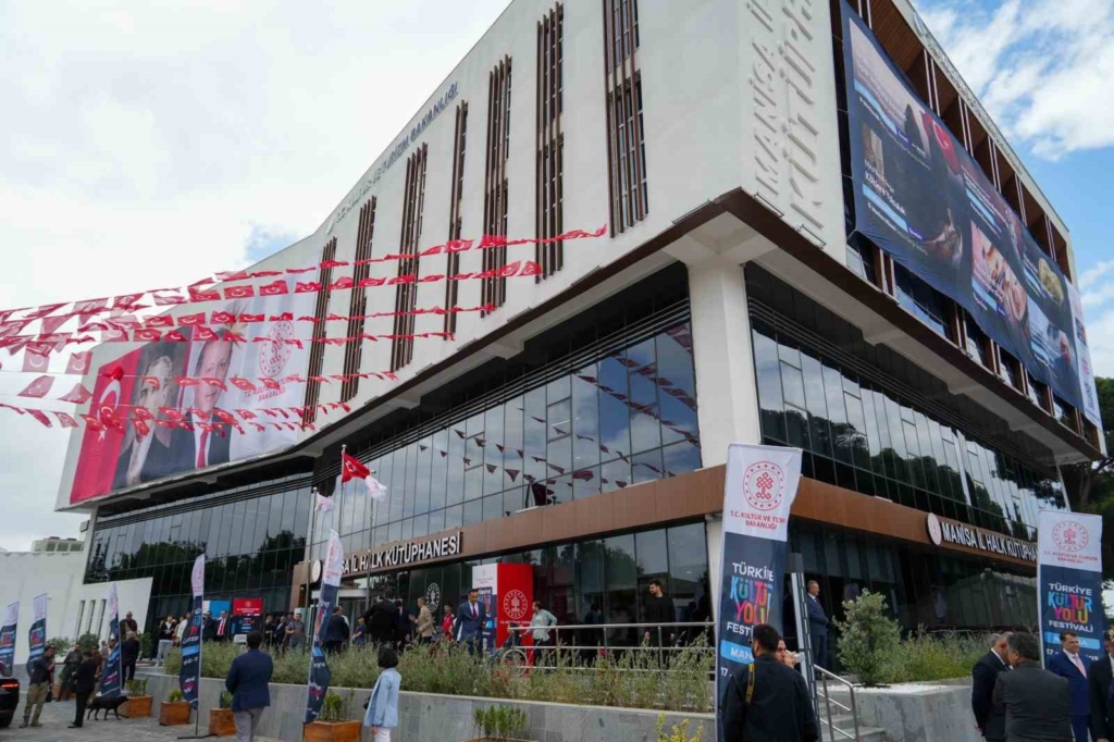 Manisa İl Halk Kütüphanesi 490 bin ziyaretçiyi ağırladı